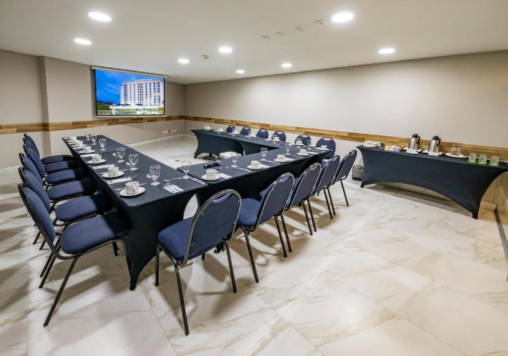 Club De Bienestar Ilar Bulevar Del Rio Cali Dış mekan fotoğraf